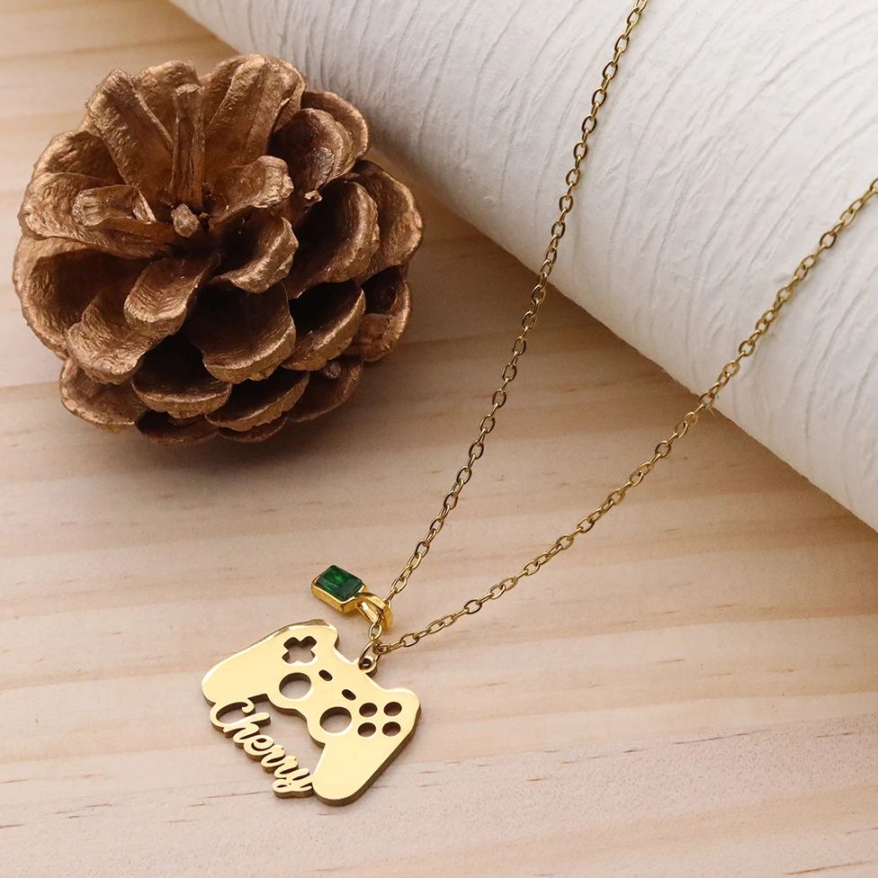 Collana con Ciondolo a Forma d - Gaming Console Names recensione e prezzo